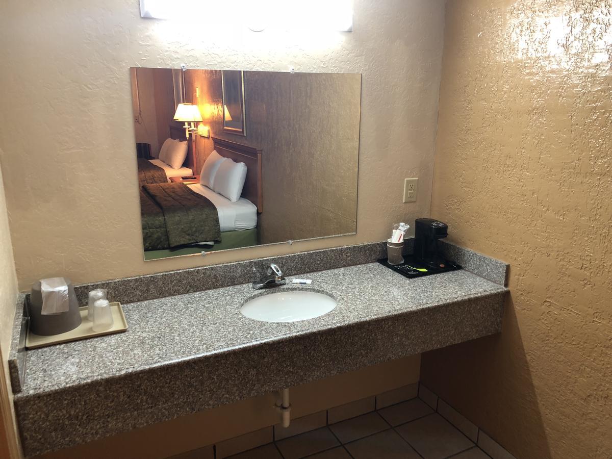 Deluxe Inn Lawton Bagian luar foto