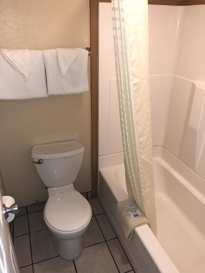Deluxe Inn Lawton Bagian luar foto
