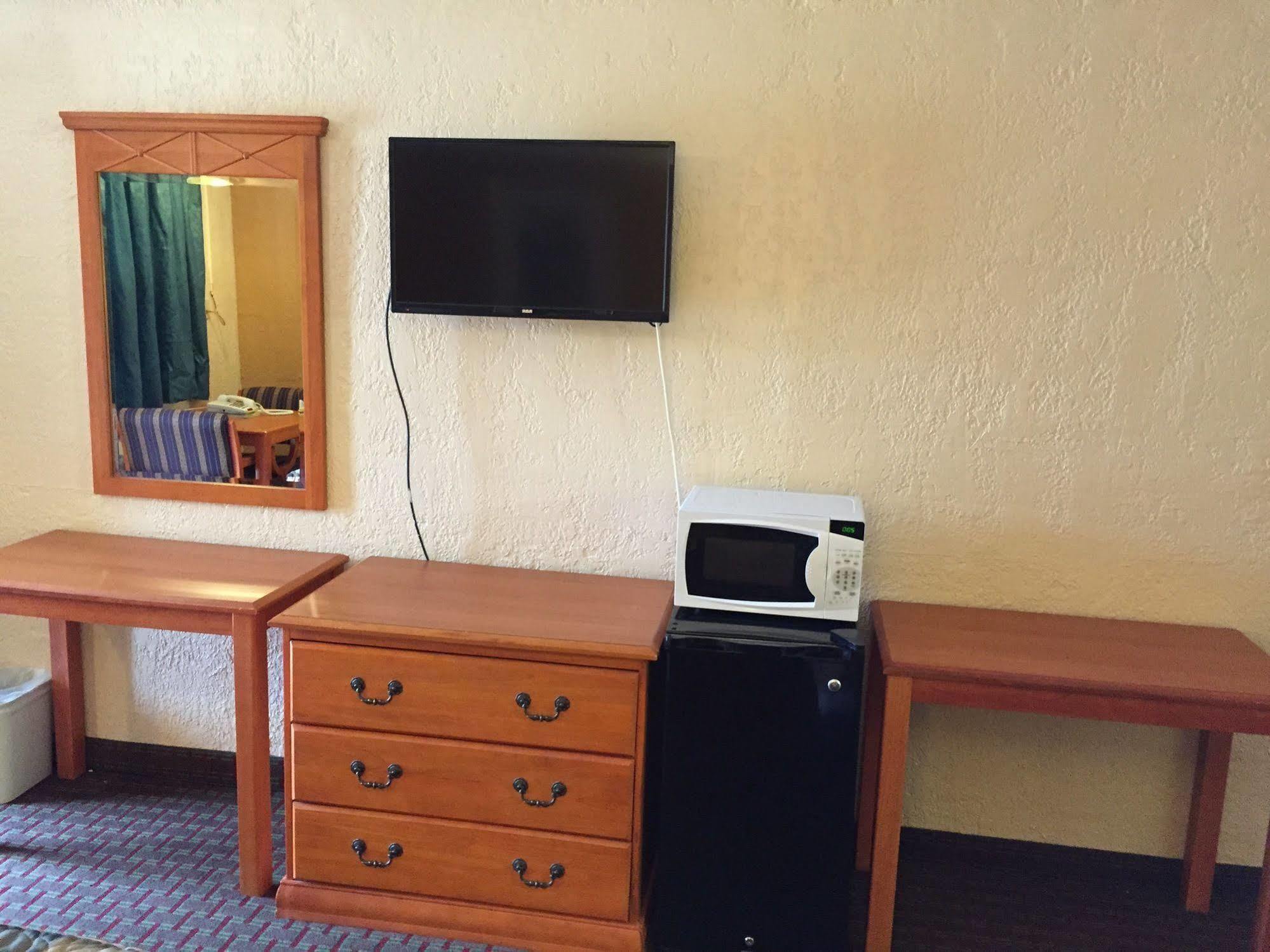 Deluxe Inn Lawton Bagian luar foto